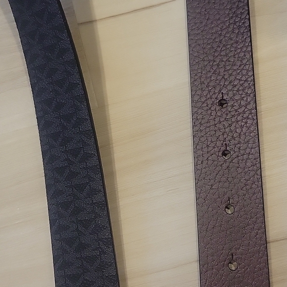 NEW! MICHAEL KORS Signature Logo Reversible Belt Large. main image 4